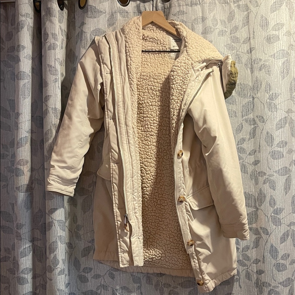 Women's Abercrombie & Fitch Cream Sherpa-Lined Jacket